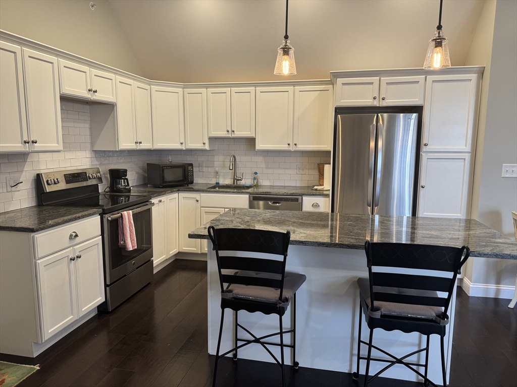 1037 Pleasant St, Bridgewater