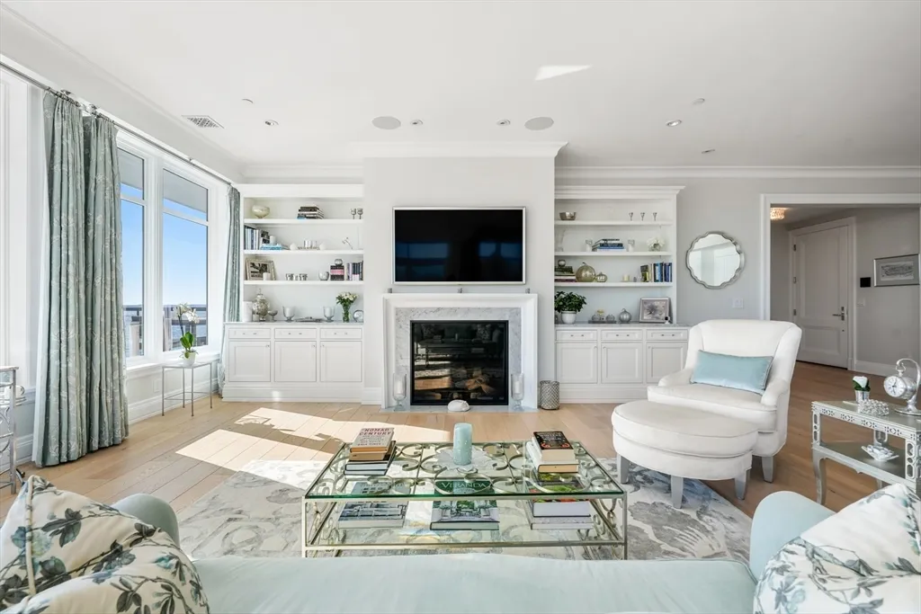 35 Littles Point Rd, Swampscott