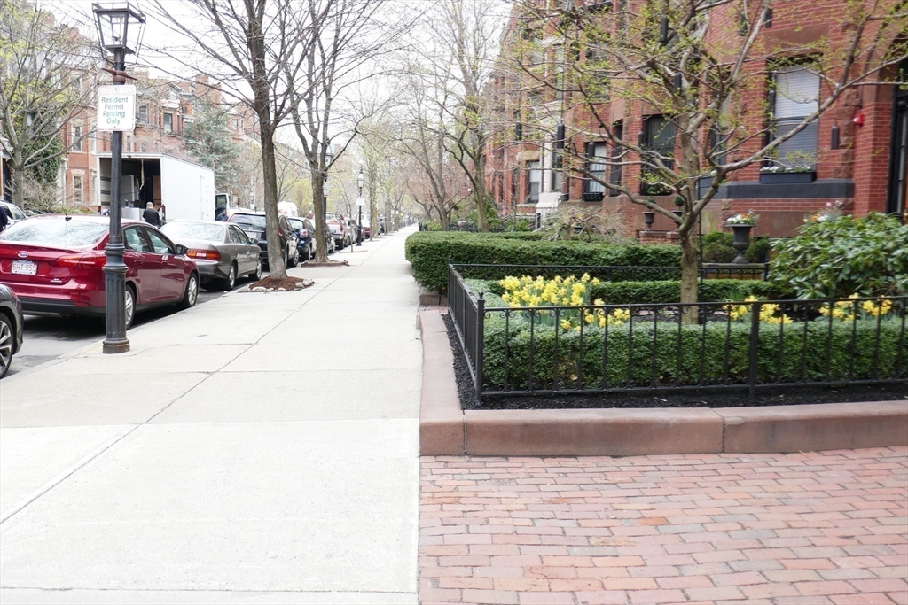 404 Marlborough St, Back Bay