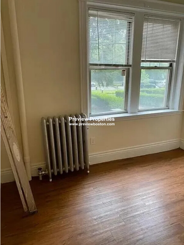 27 Park Dr, Fenway