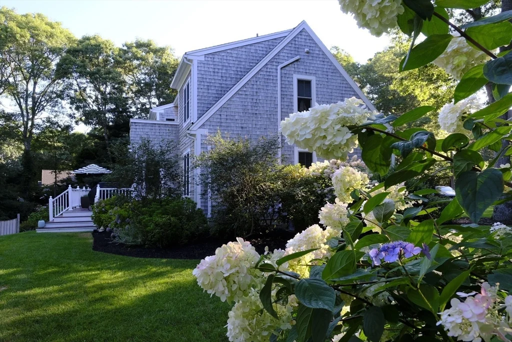 110 Clamshell Cove Rd, Cotuit