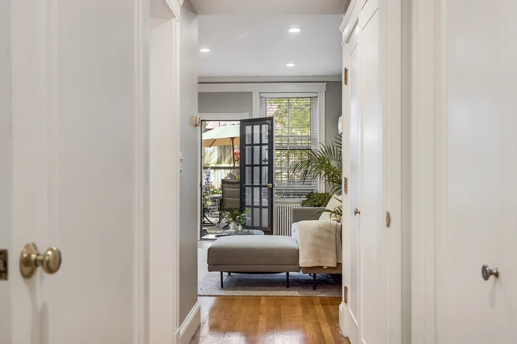381 Marlborough St, Back Bay