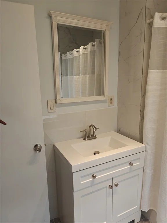 452 Osborn St, Fall River