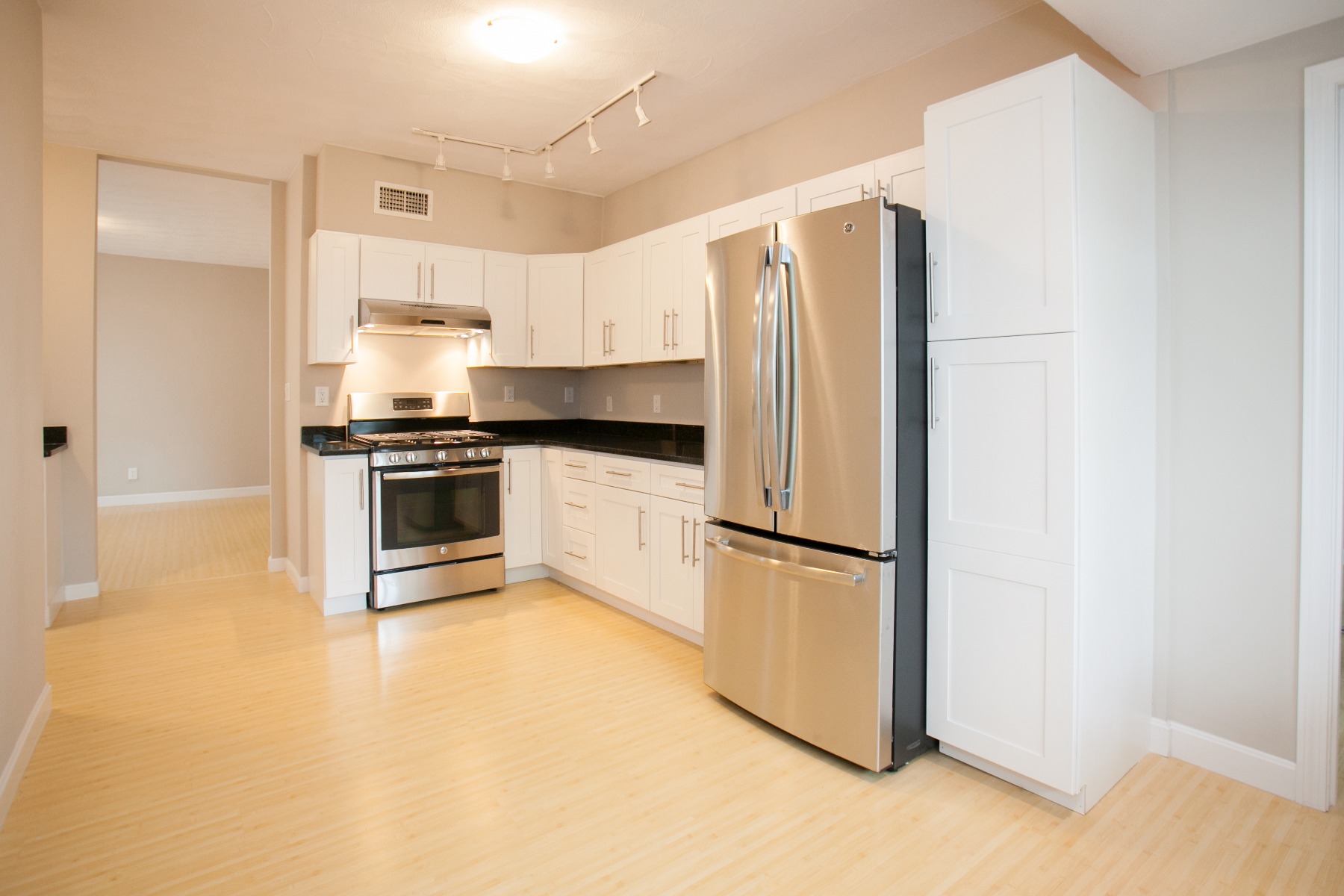 33 Bromfield Rd, Tufts