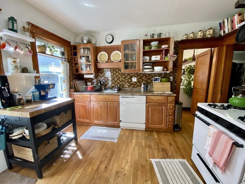 12 Saint Peter St, Jamaica Plain