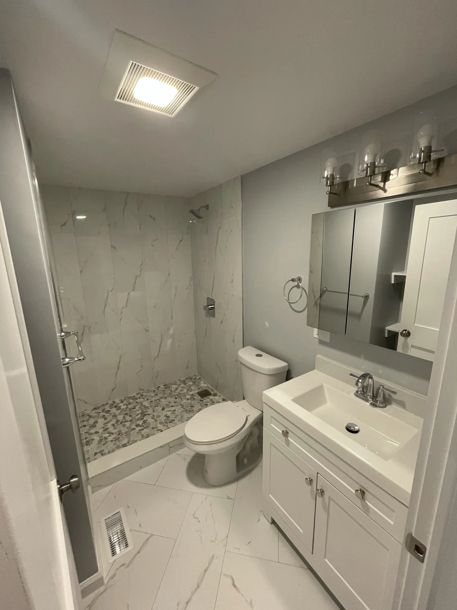 31 Raymond Ave, West Somerville