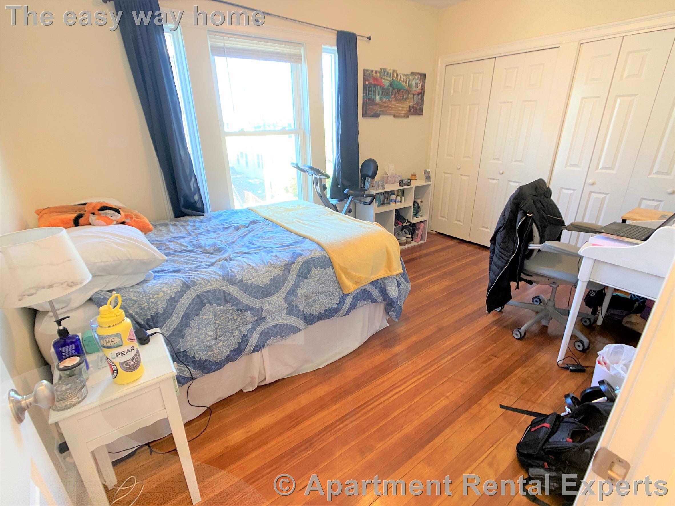 23 Willard Ave, Tufts