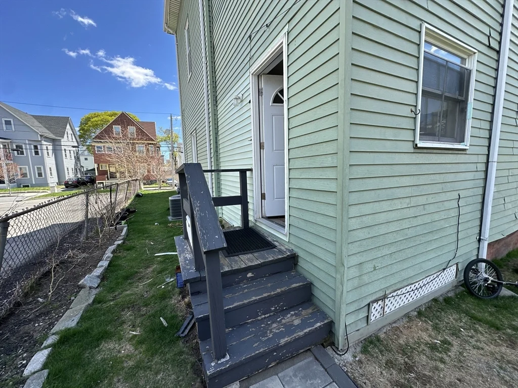 154 Vine St, Everett