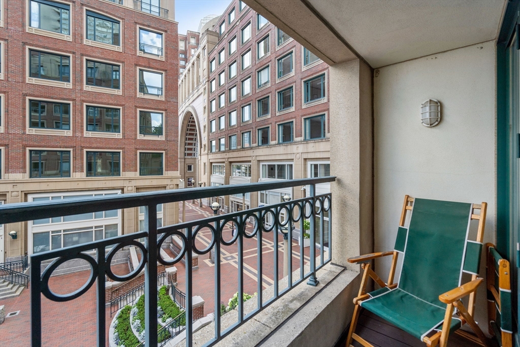 20 Rowes Wharf, Waterfront