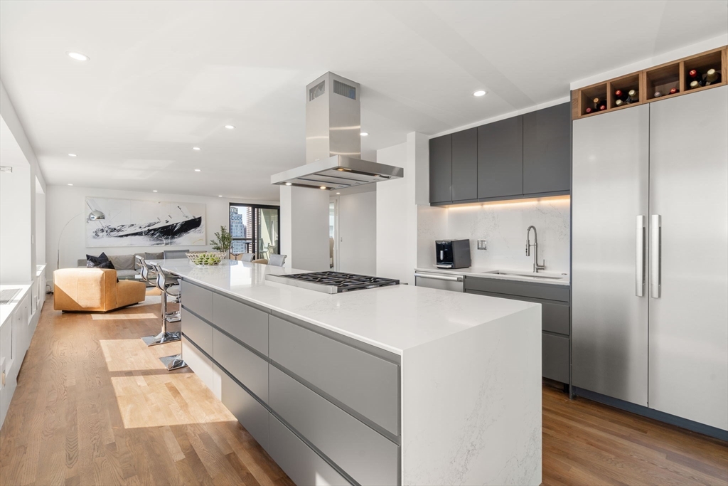 85 E India Row, Waterfront