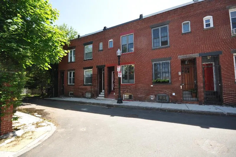 22 Sussex St, Roxbury