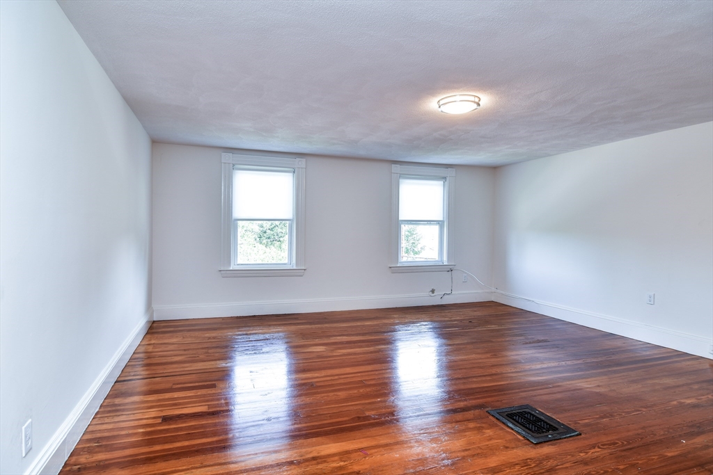 76 Walnut St, Natick