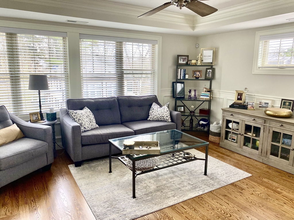 8 Maplewood St, West Roxbury