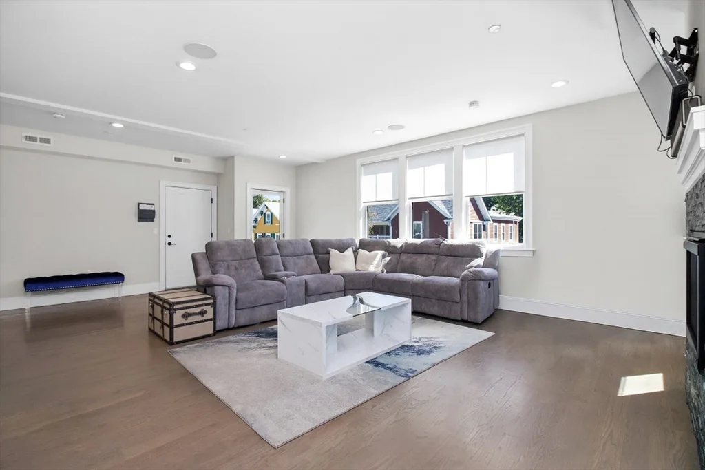 2 Elm St, Dorchester