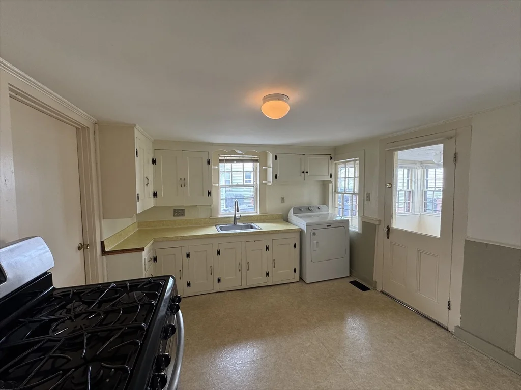 1 Cammetts Ct, Amesbury