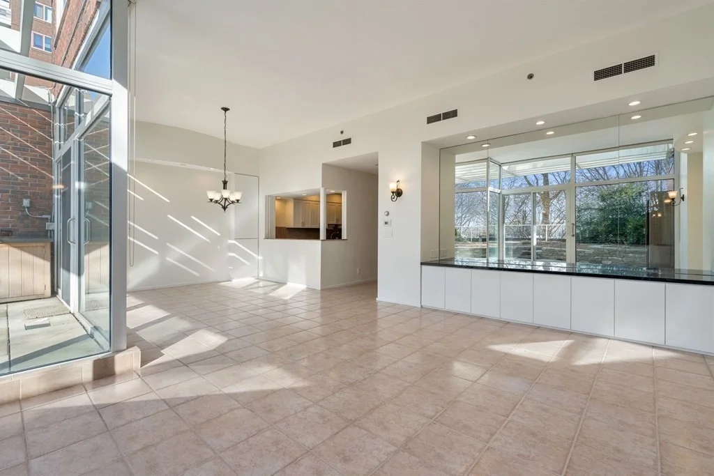 975 Memorial Dr, Harvard Square