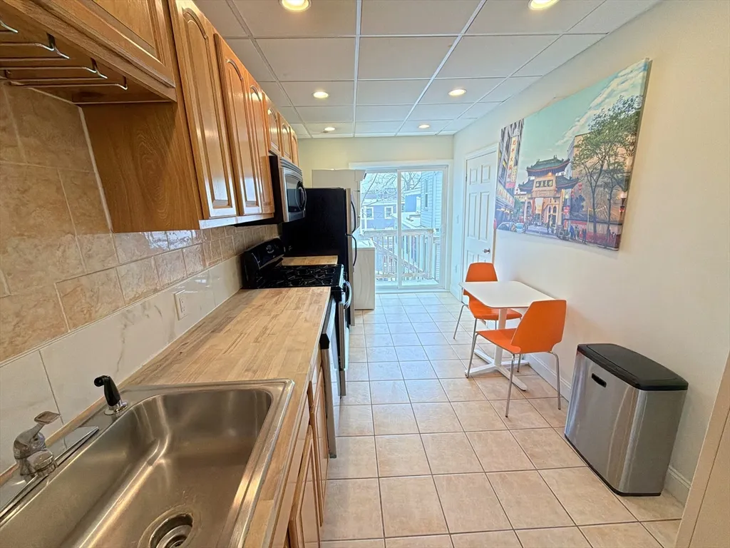 130 West 8th St, South Boston