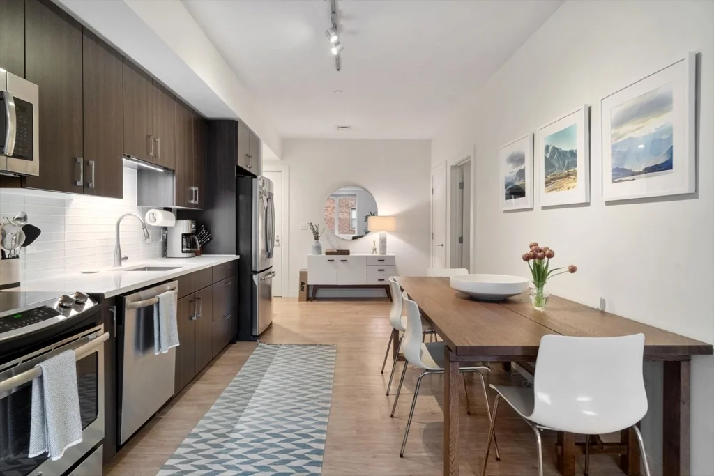 900 Beacon St, Fenway