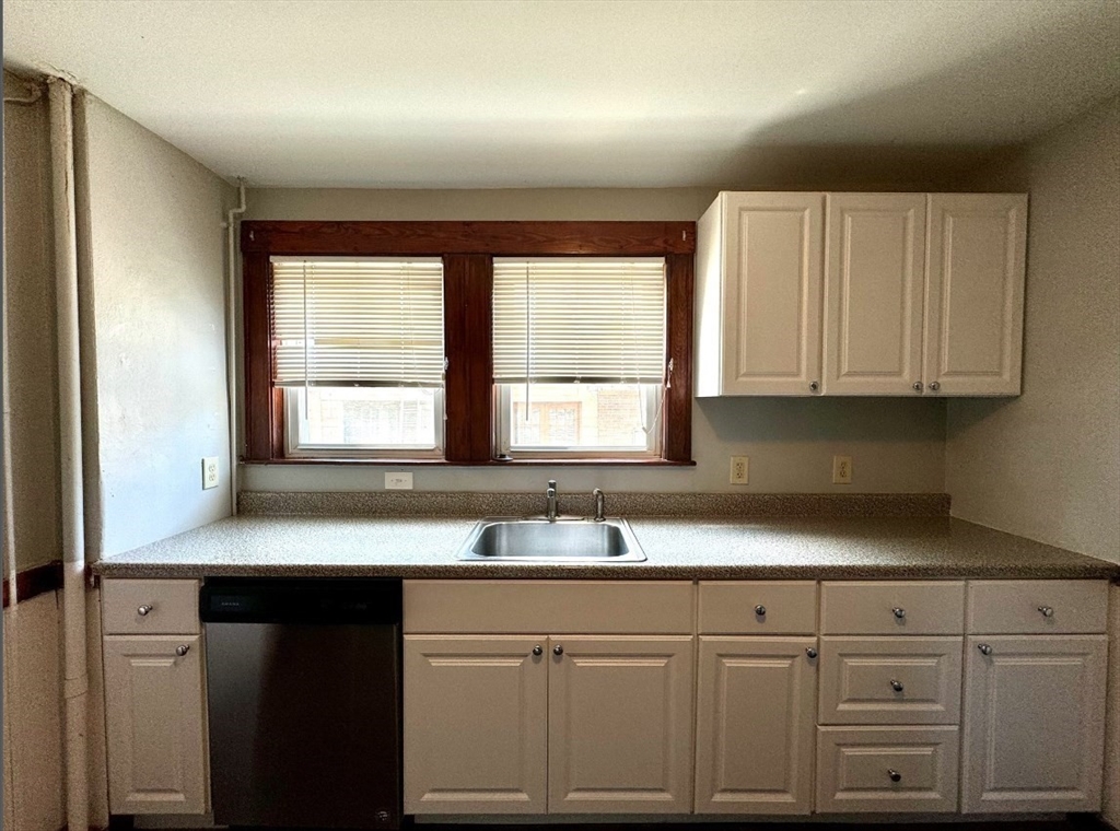 250 Hyde Park Ave, Jamaica Plain