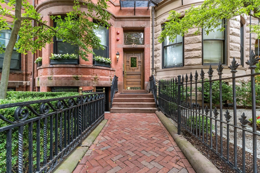275 Marlborough St, Back Bay