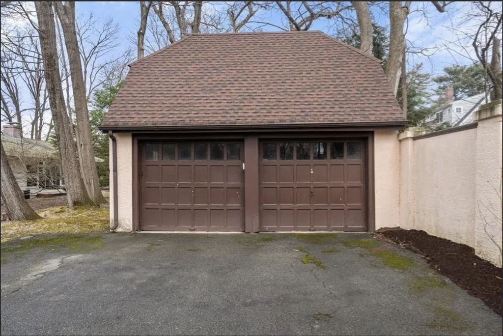 12 Leighton Rd, Wellesley
