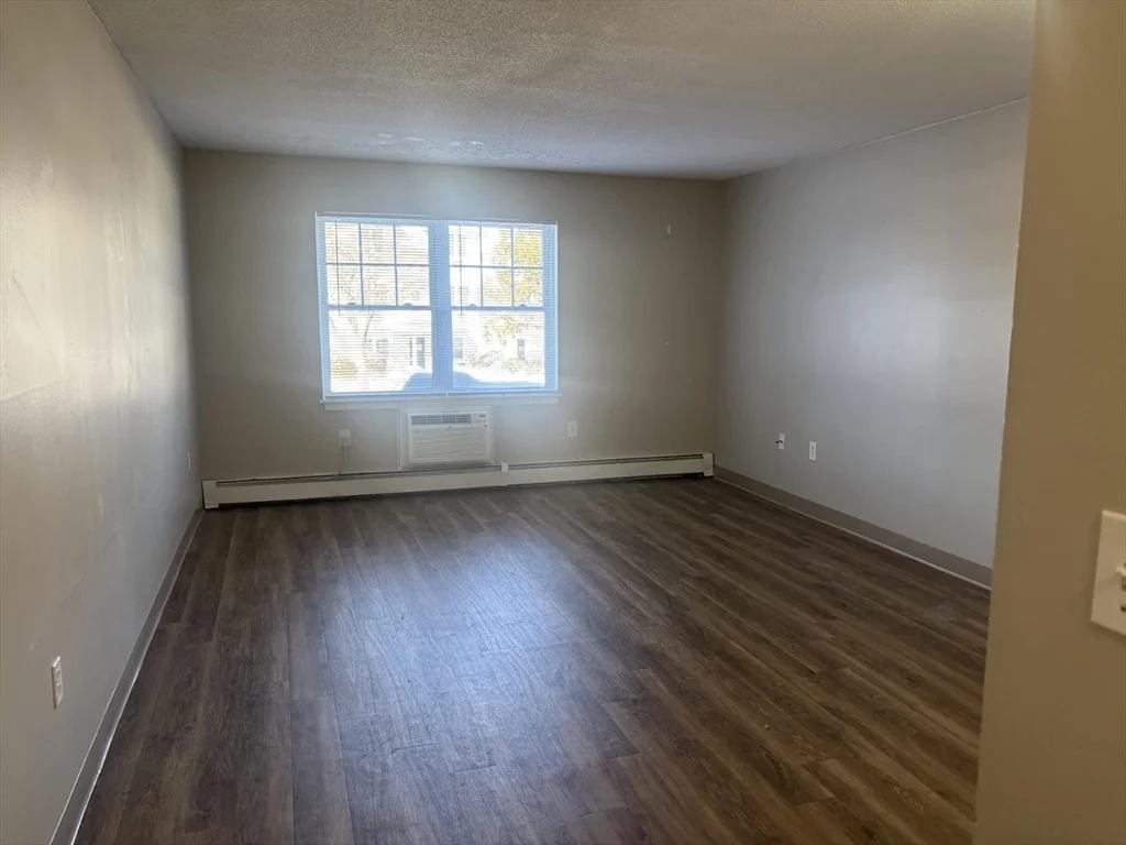 65 Frank's Ln, Hanover