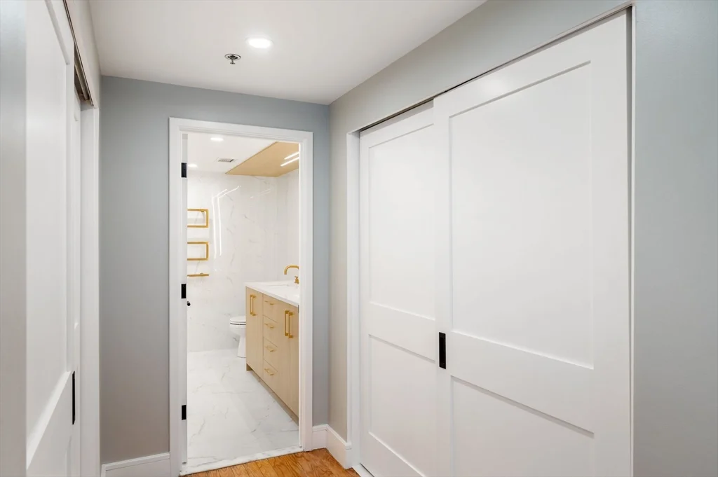 75-83 Cambridge Pkwa, Cambridgeport