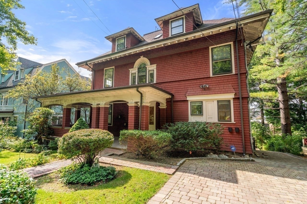 82 Lancaster Ter, Coolidge Corner