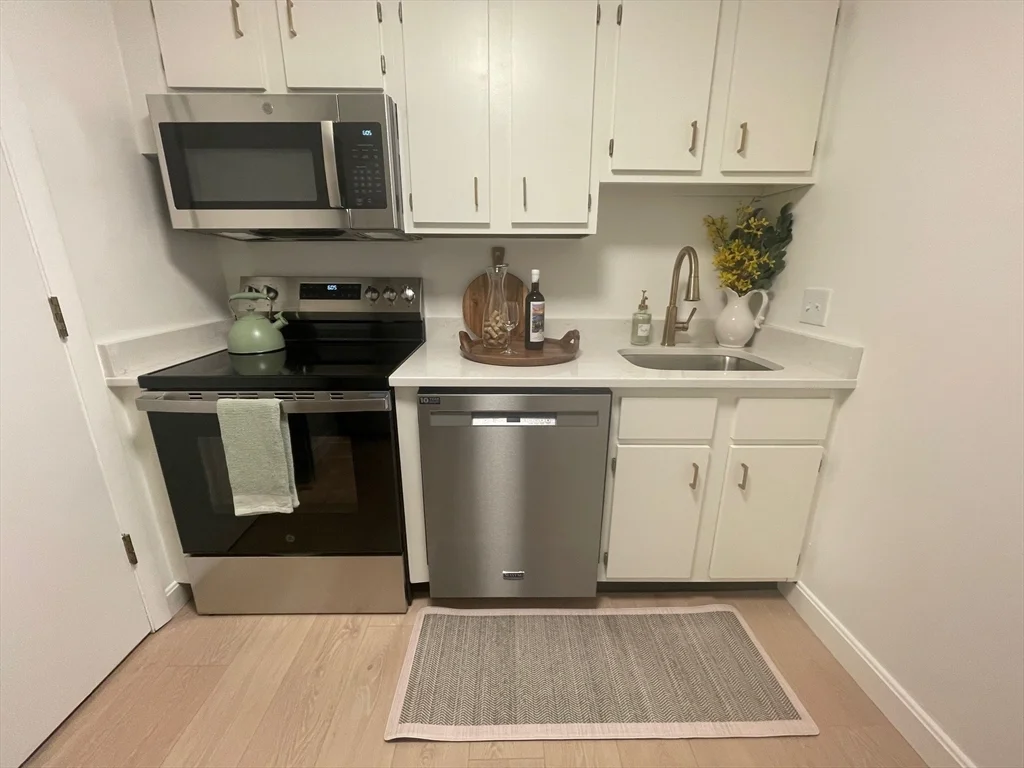 16 Erick Rd, Mansfield