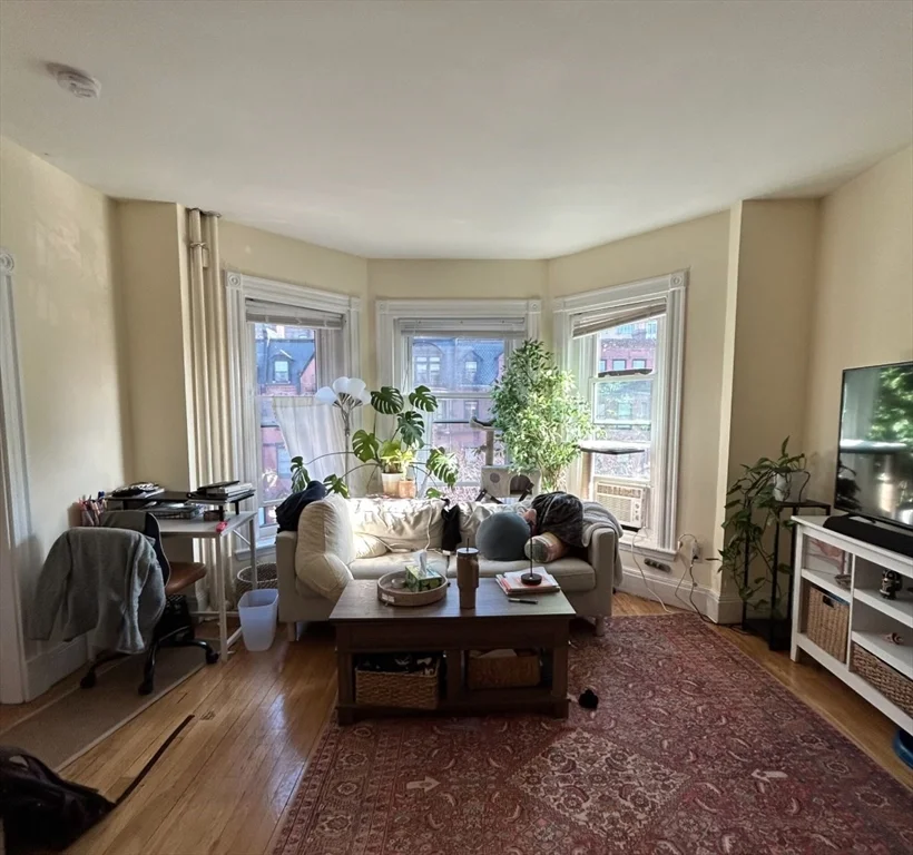 225 Newbury St, Back Bay