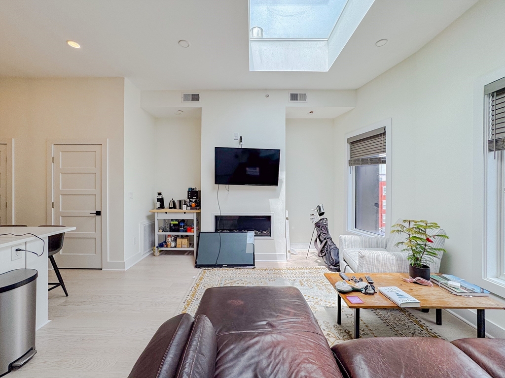 231 Maverick St, East Boston