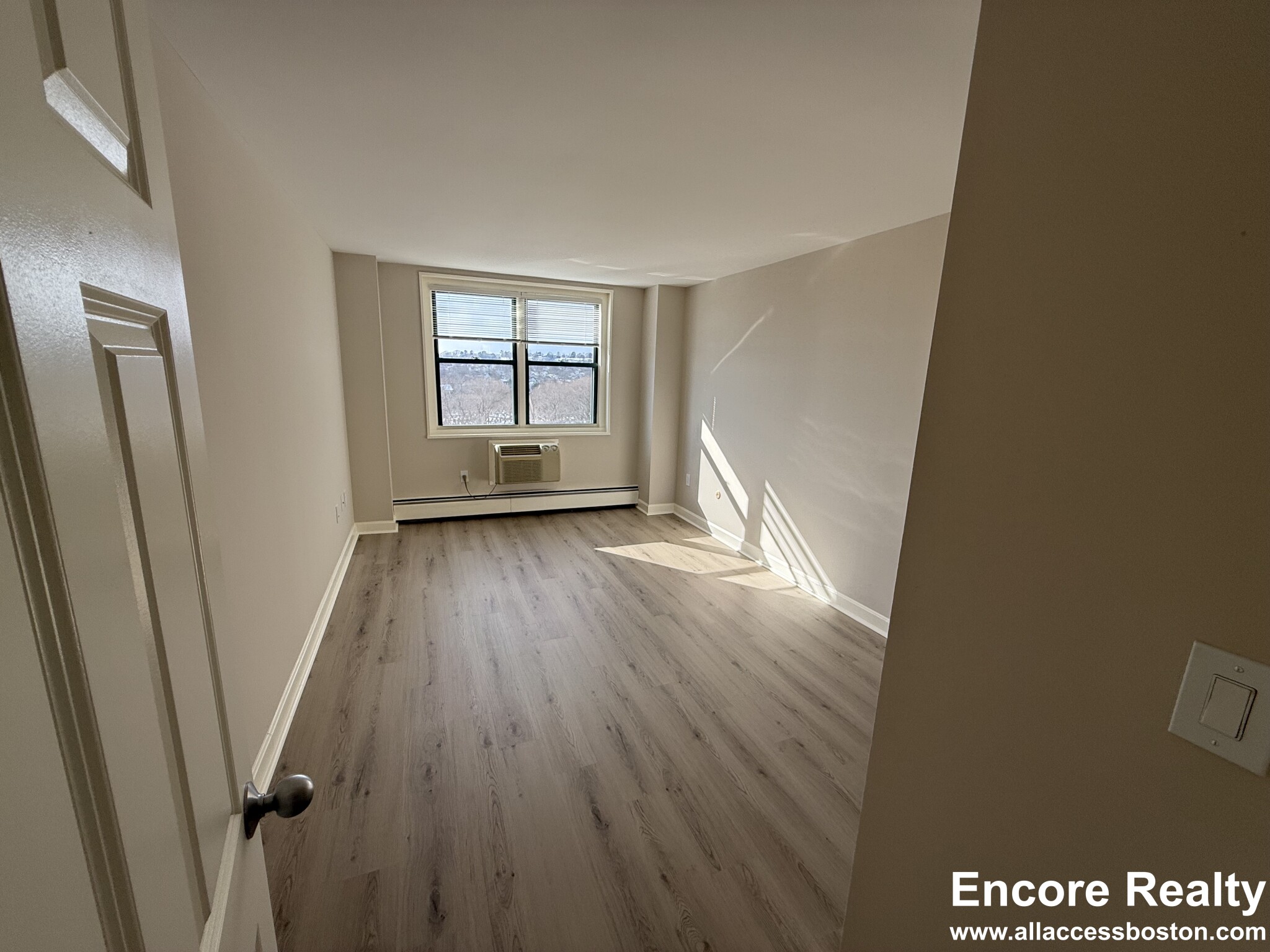 700 Huron Ave, Strawberry Hill