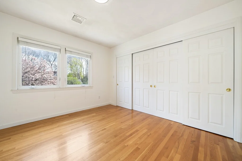 28 Mansfield Rd, Wellesley