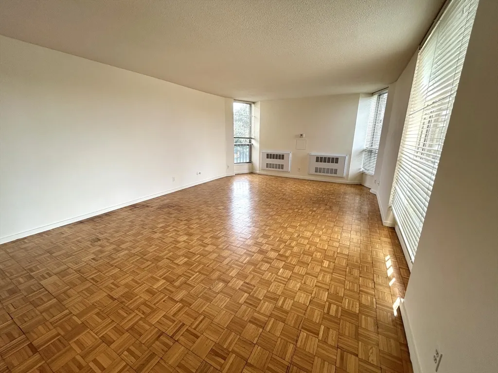 33 Pond Ave, Brookline Village