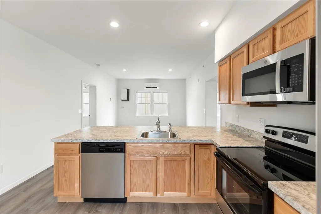 50 R Maplewood Ave, Gloucester