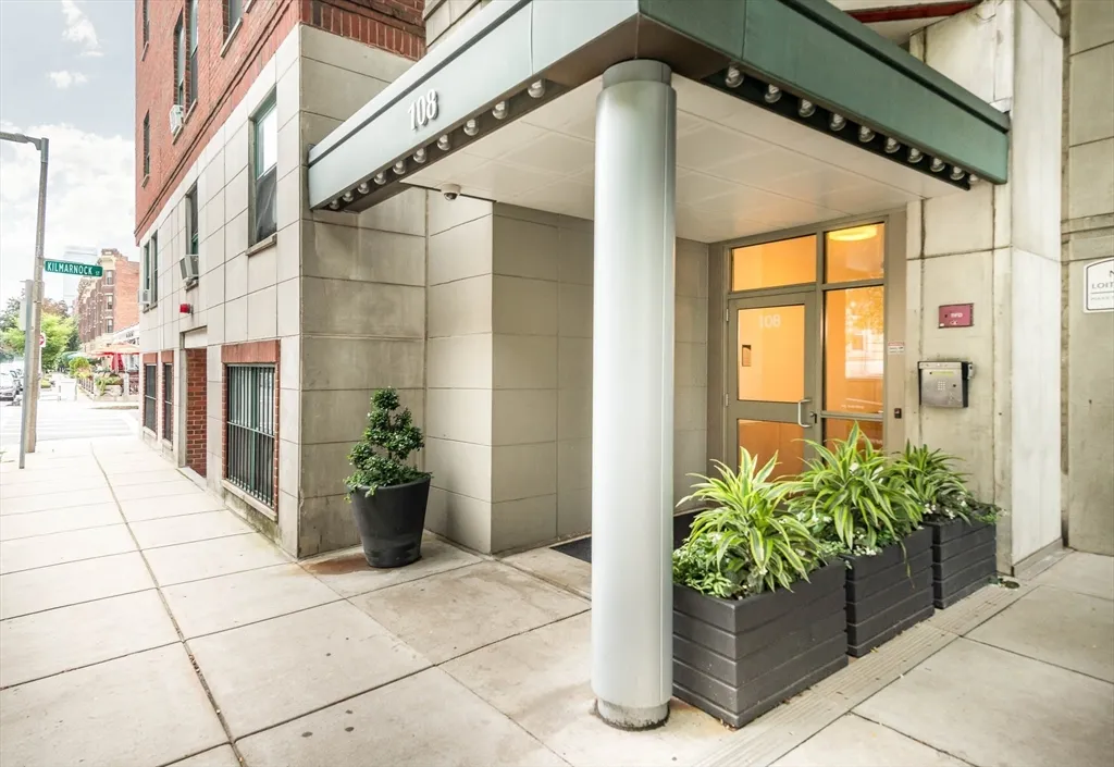 108 Peterborough St, Fenway