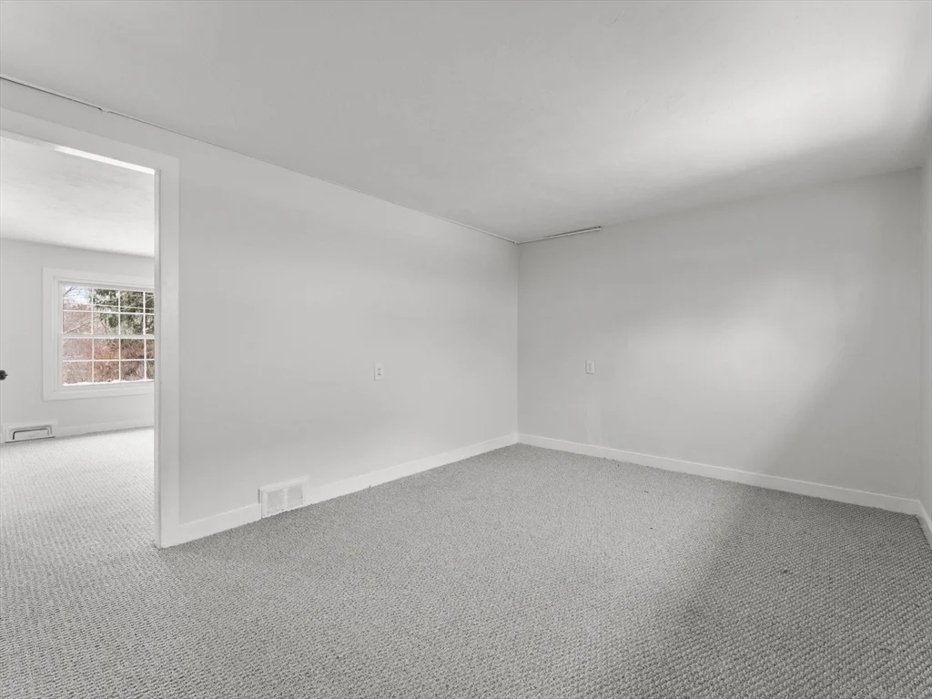 28 Crestview Dr, Westborough