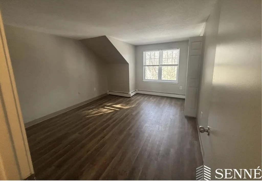 65 Frank's Ln, Hanover