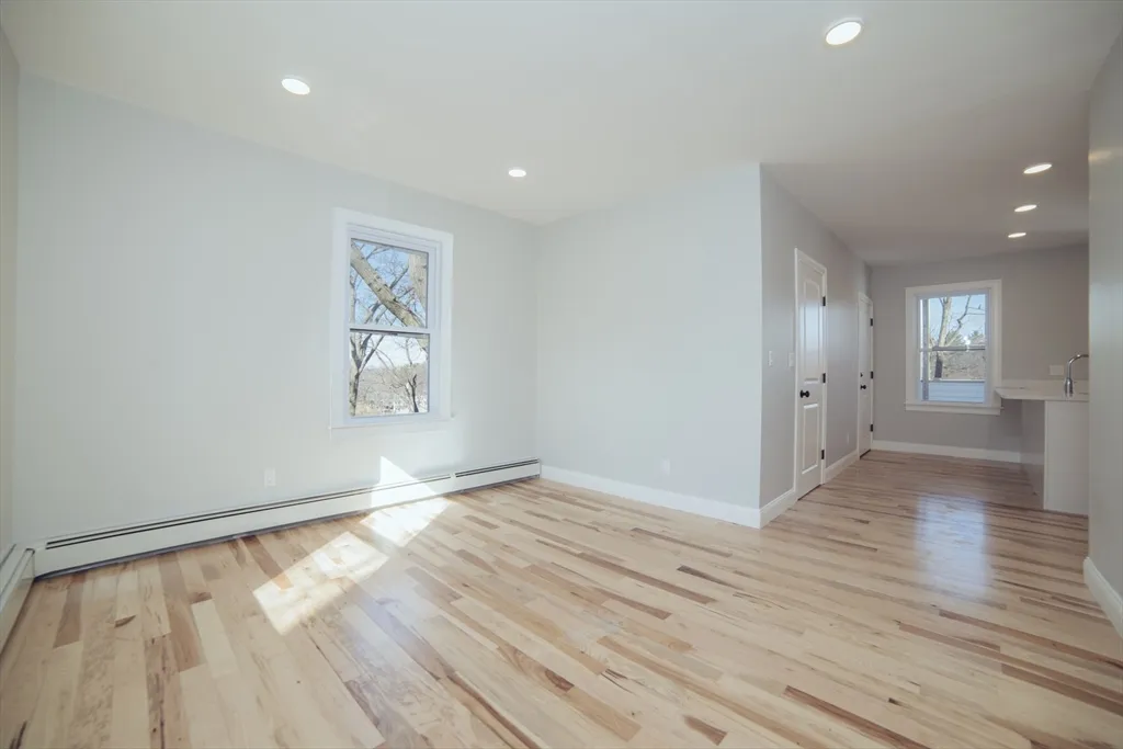 10 Duffley Ct, Chestnut Hill