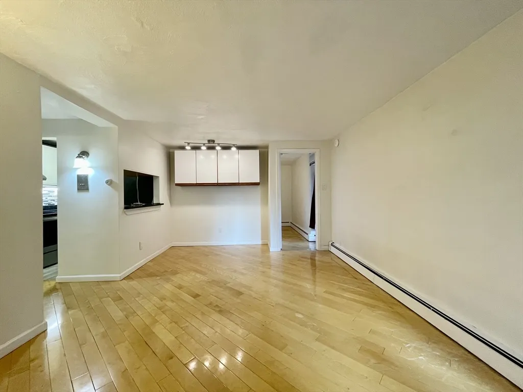 1643 Cambridge St, Mid-Cambridge