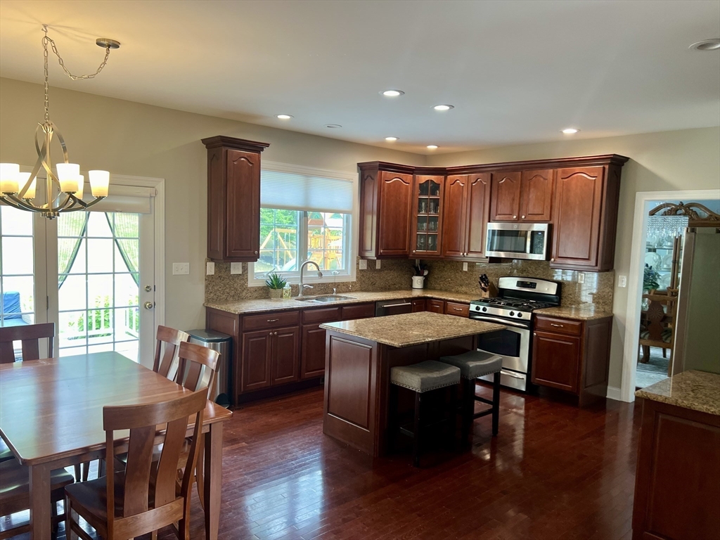 24 Endean Dr, Walpole