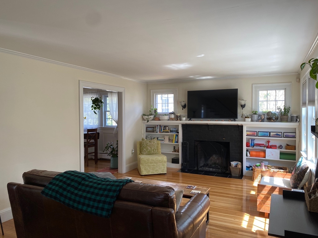 22 Cleveland Rd, Wellesley Hills