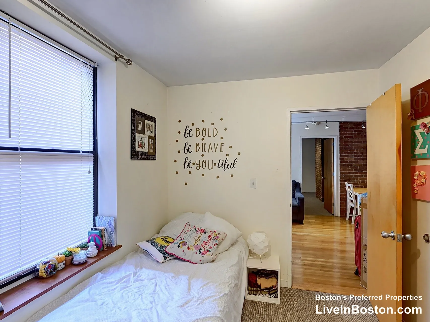 111 Gainsborough St, Fenway