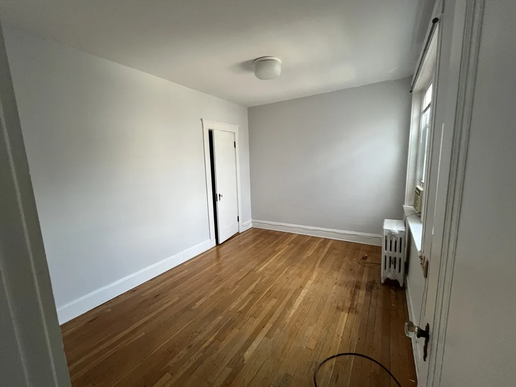 2035 Commonwealth, Brighton