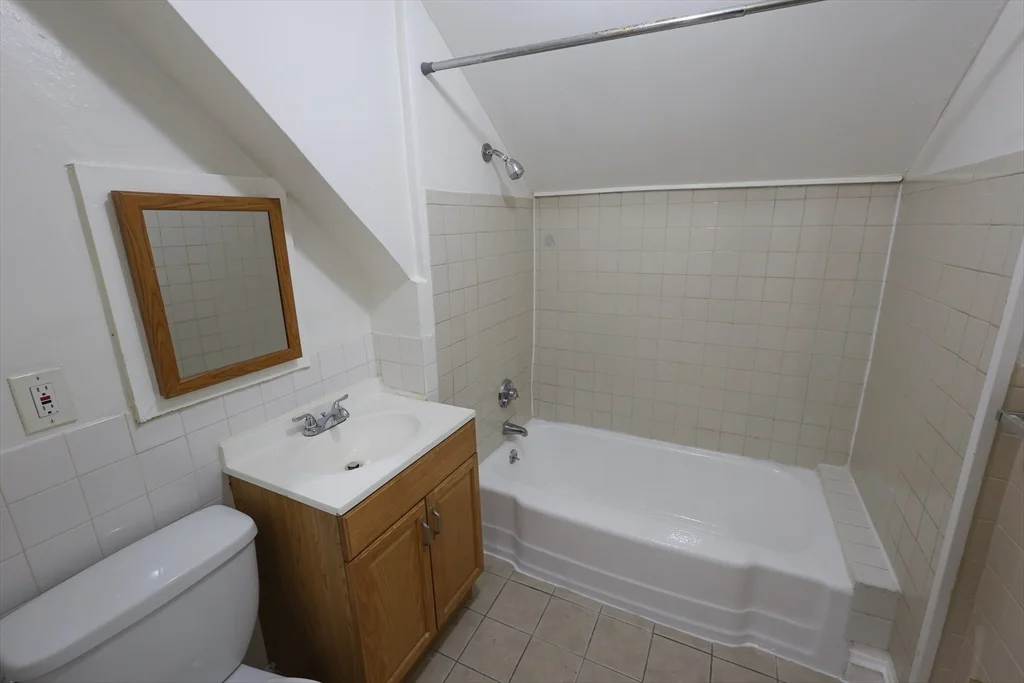 498 Whipple St, Fall River