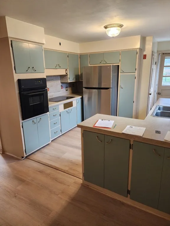 91 Whitcomb Dr, Lancaster