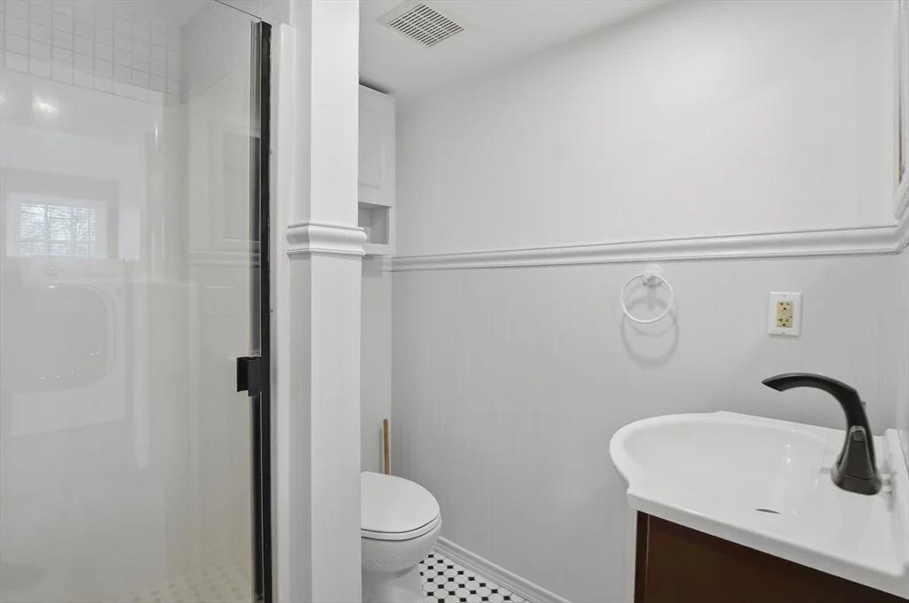 92 Main St, Hopkinton