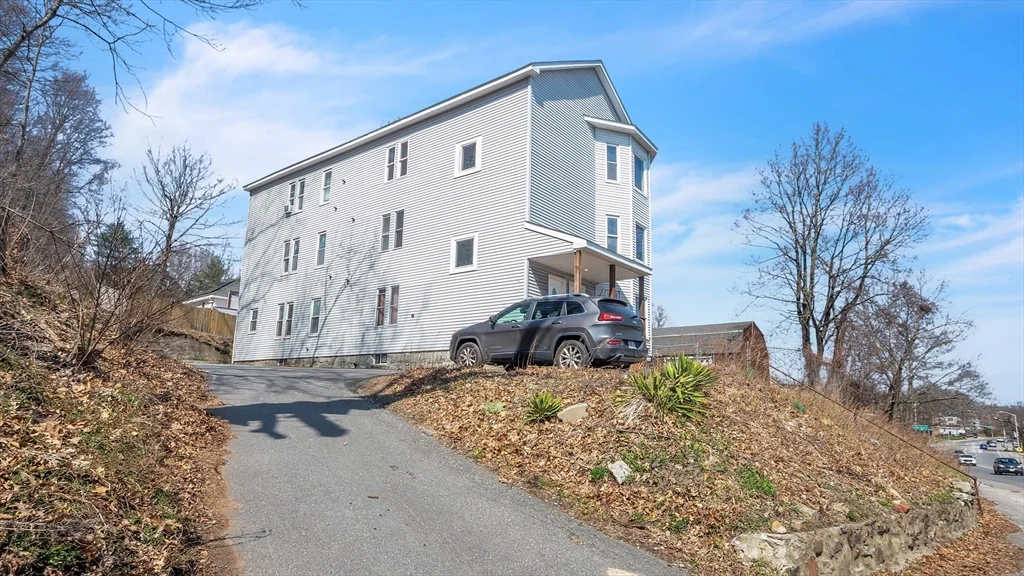 1442 Main St, Worcester