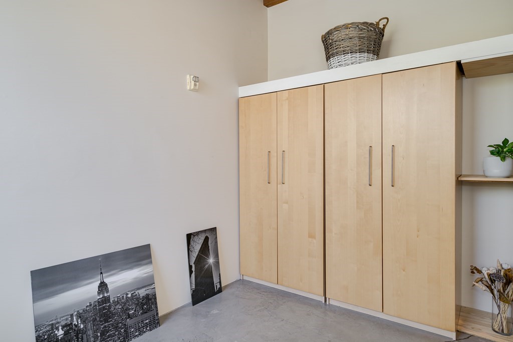 43 Charlton, Everett