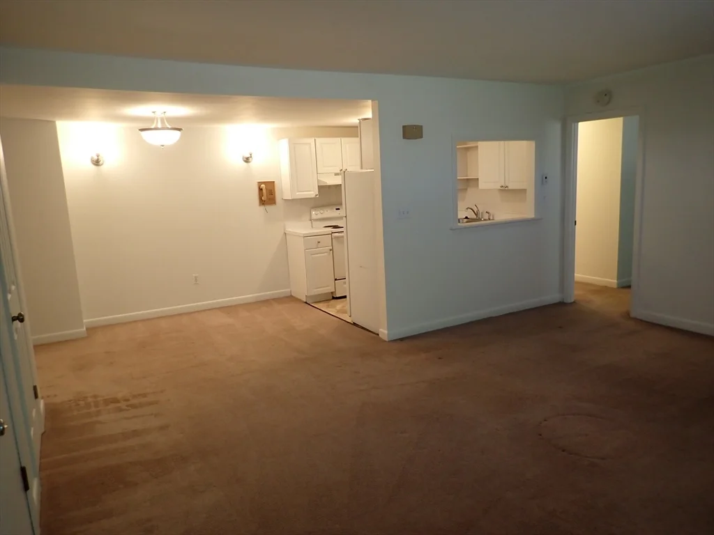 51 Jacqueline Rd, Waltham